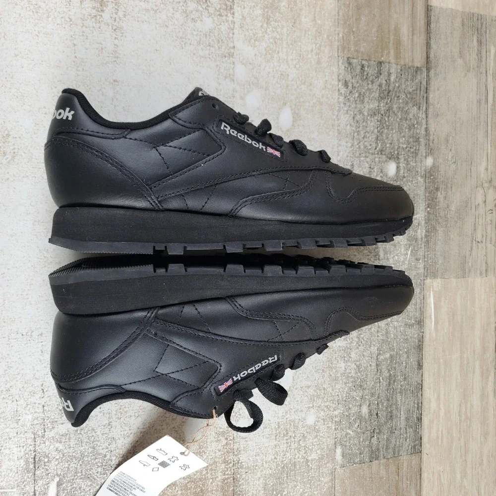 Reebok Classic Womens Running Shoes Sz 6 Triple Black Leather Lace Up Sneakers